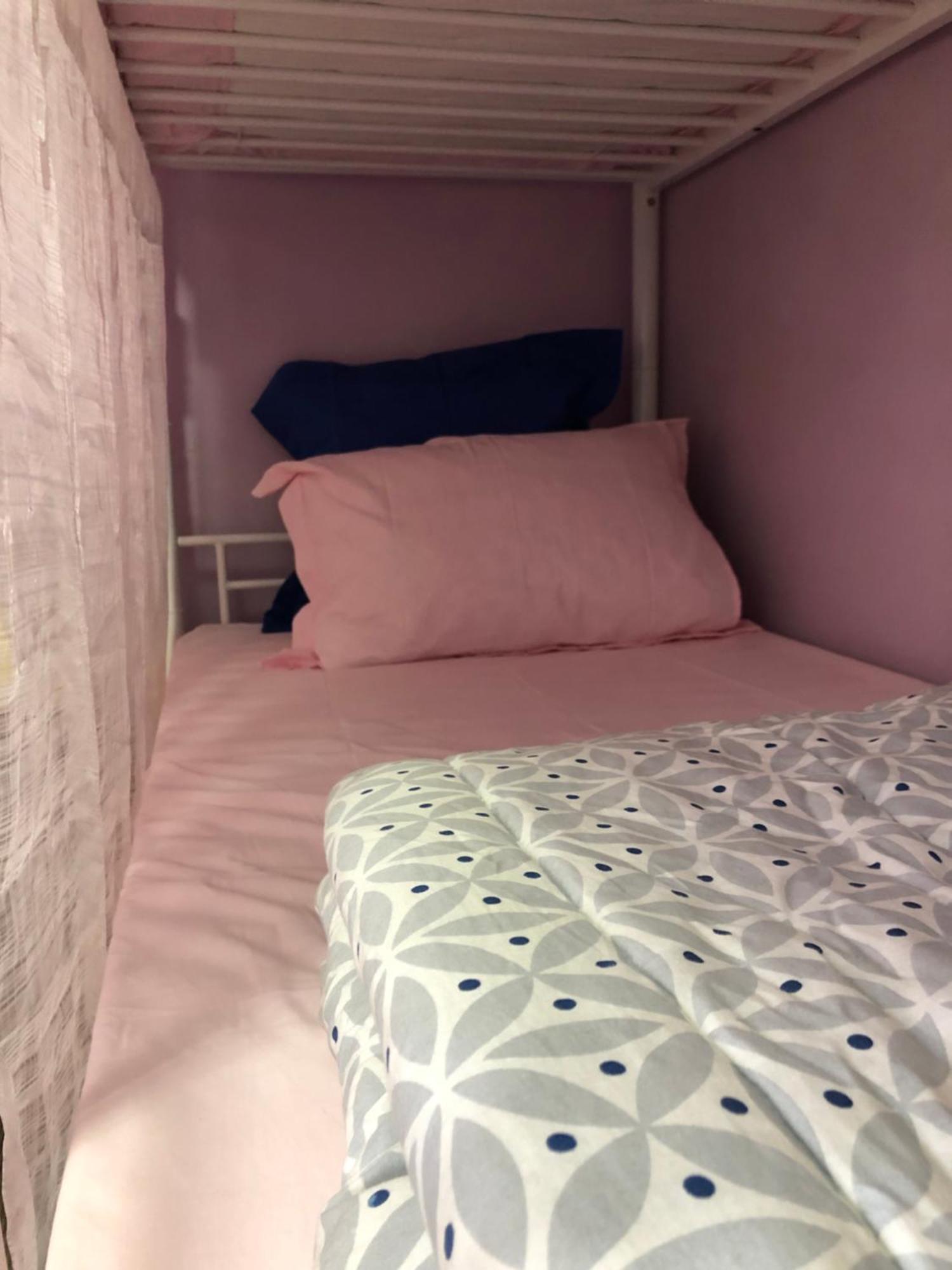 Female-Dortoir Femme -Dorm Shared Room Paris Бобіньї Екстер'єр фото