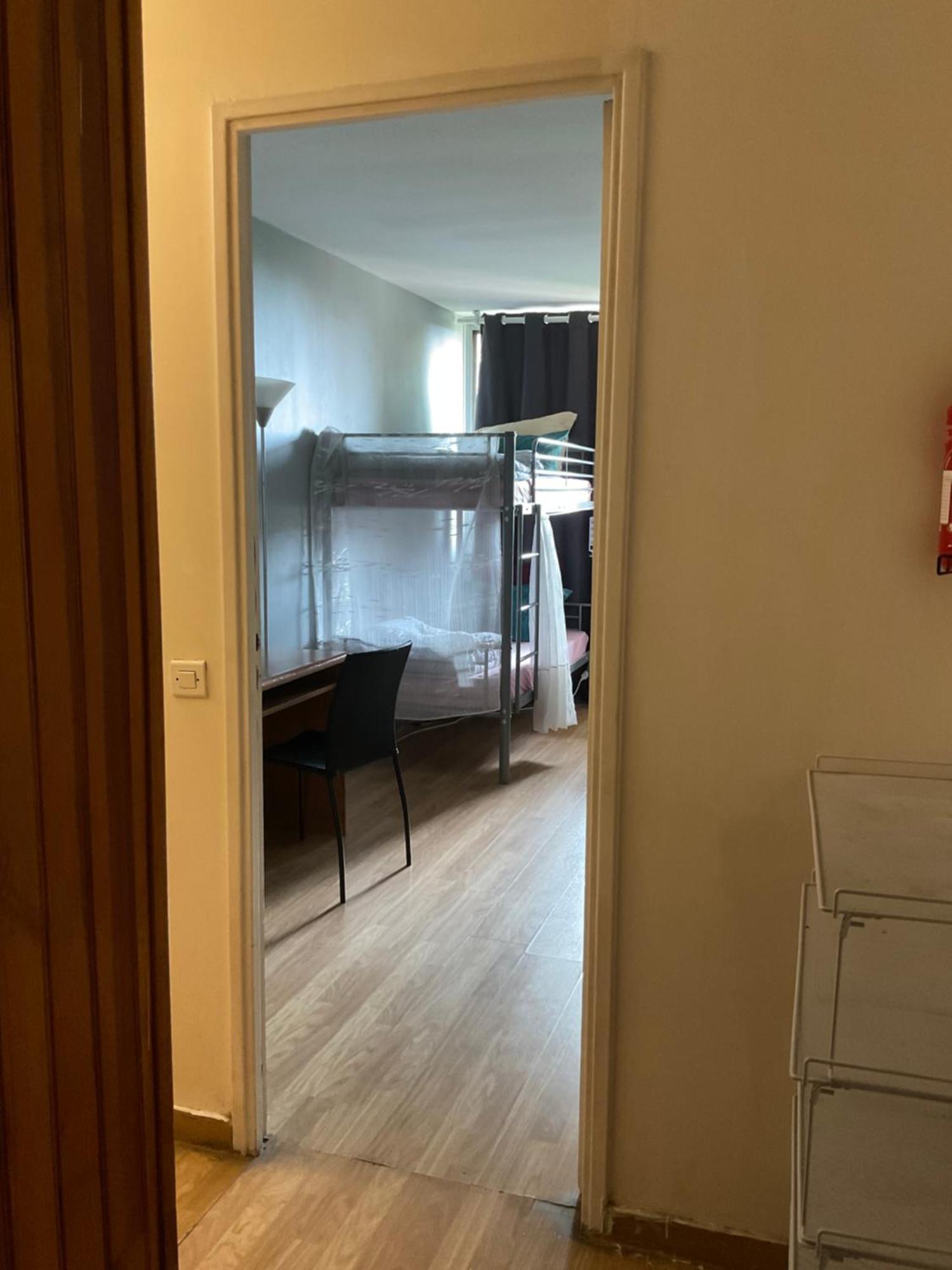 Female-Dortoir Femme -Dorm Shared Room Paris Бобіньї Екстер'єр фото