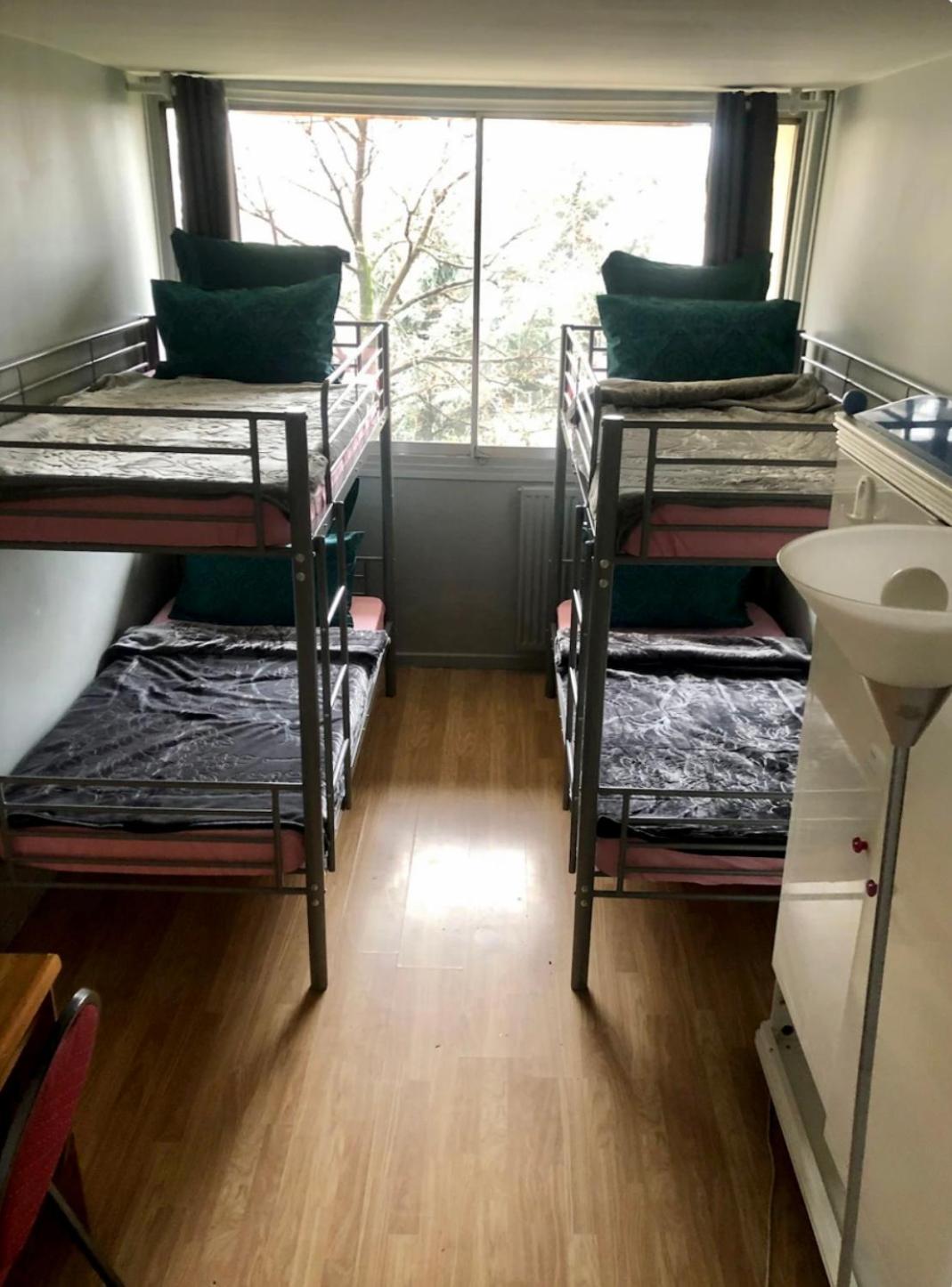 Female-Dortoir Femme -Dorm Shared Room Paris Бобіньї Екстер'єр фото